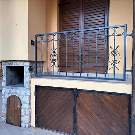 Amarilla Vila *