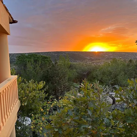 Vila Amarilla *